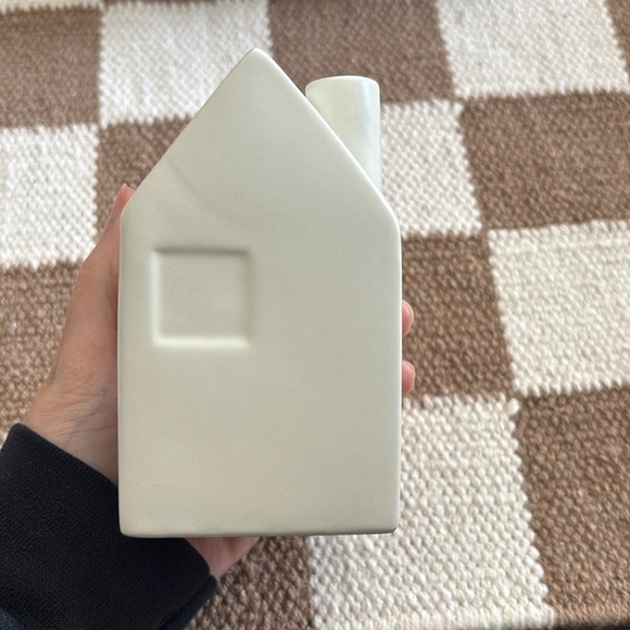 House Figure/Vase - Picture 1 of 2